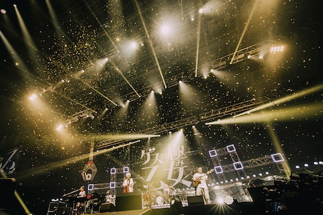 ゲスの極み乙女。結成10周年記念公演「解体」の様子。