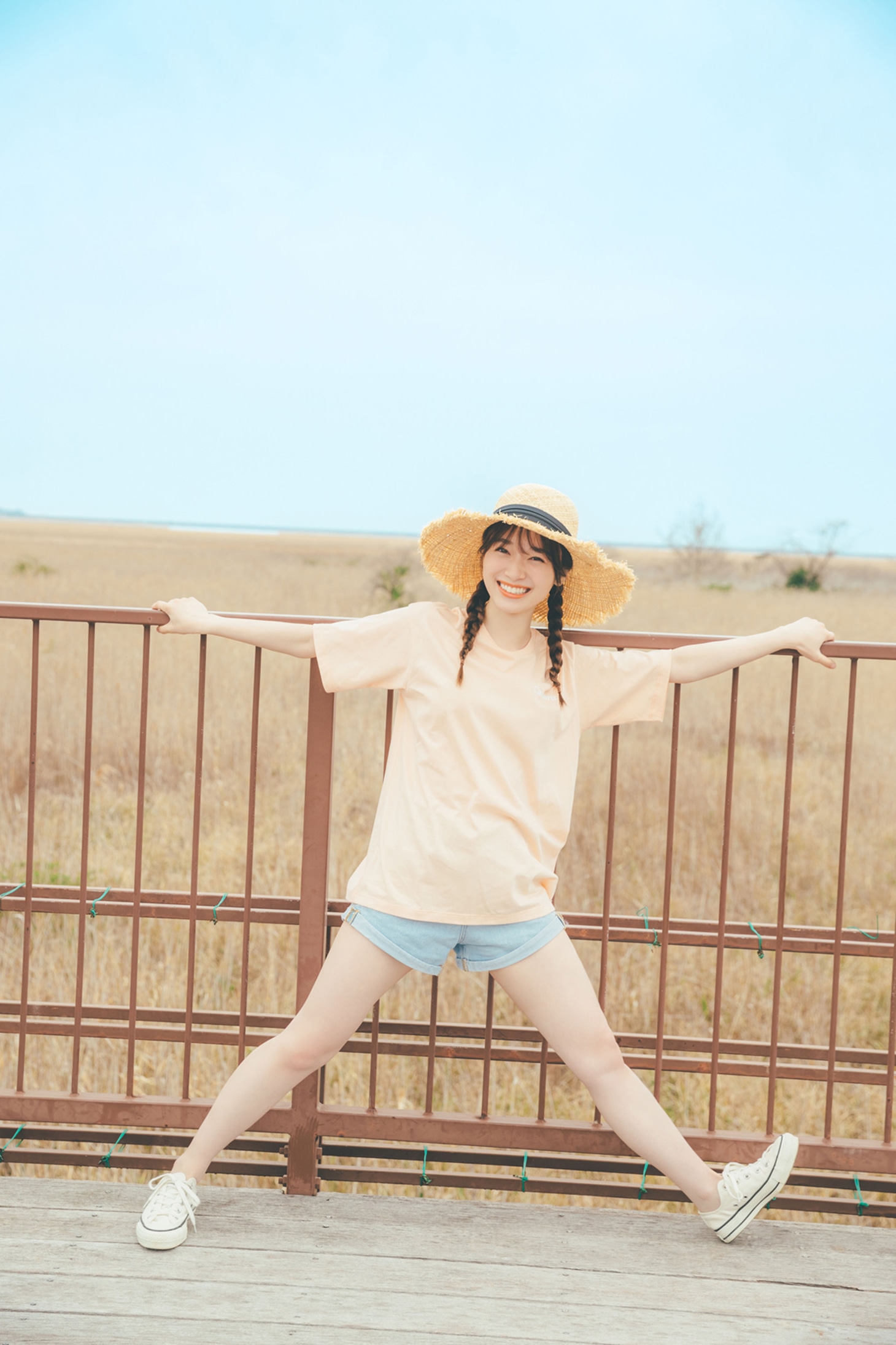 守屋麗奈「笑顔のグー、チョキ、パー」より。（撮影：東京祐）
