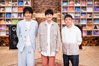 左から大泉洋、北川悠仁、岩沢厚治。（写真提供：NHK）