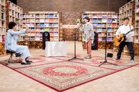 左から大泉洋、北川悠仁、岩沢厚治。（写真提供：NHK）