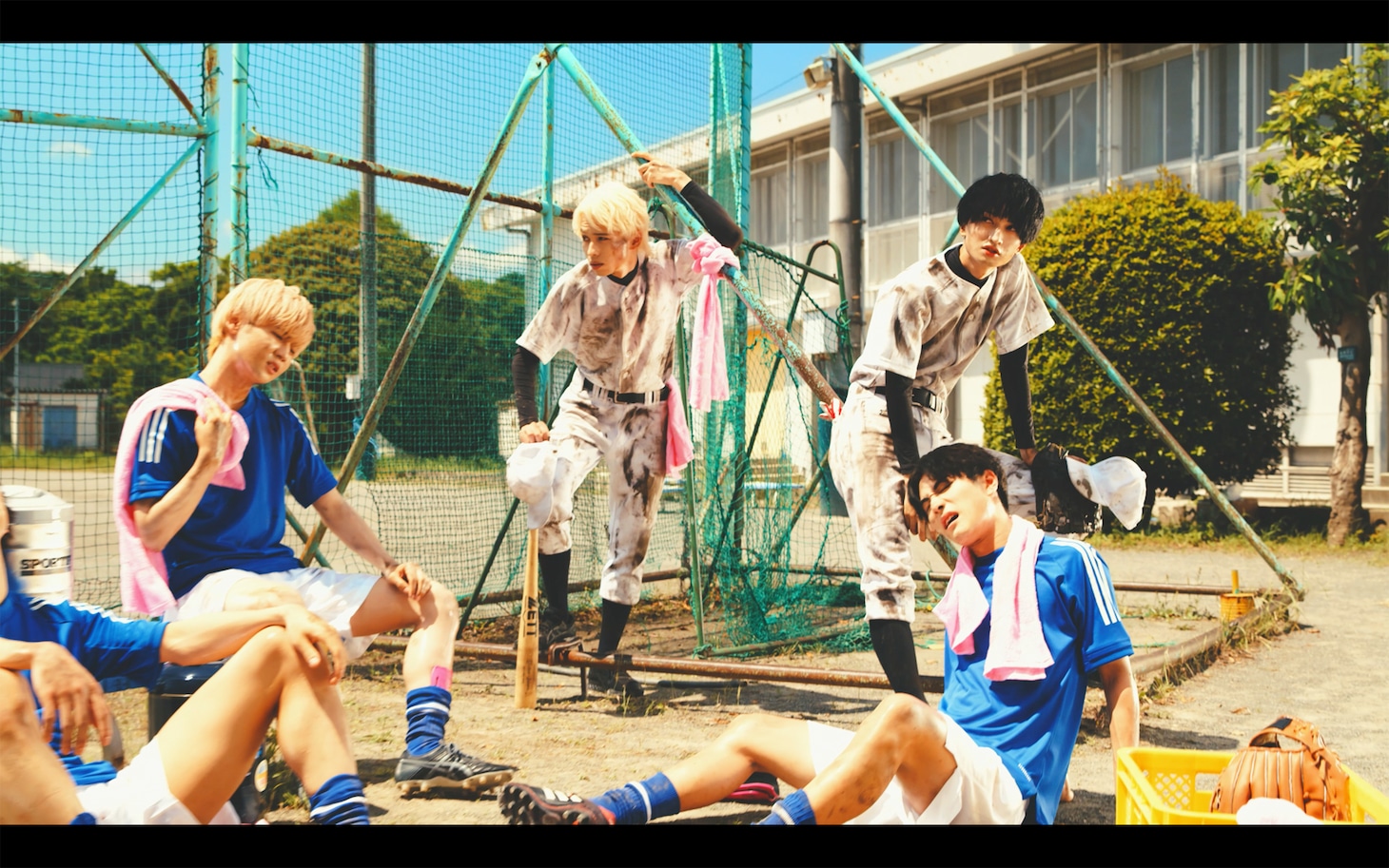 THE PINK by VOYZ BOY「H2O」MVより。