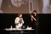 牛すじ煮込みを仕込む鬼龍院翔。