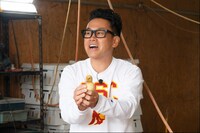 宮川大輔と最上鴨。(c)日本テレビ