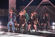 AKB48とDa-iCE。(c)日本テレビ