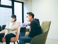 左から佐々木敦、南波一海。