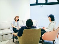 左より山崎あおい、南波一海、佐々木敦。