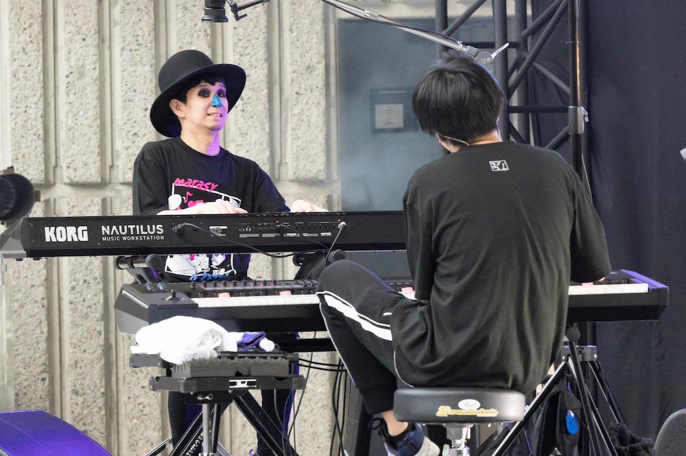 左からH ZETT M、まらしぃ。（Photo by YUTA ITO）