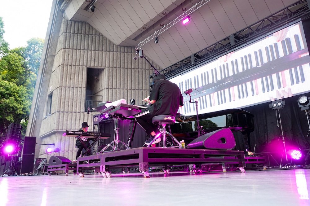 まらしぃとH ZETT Mのステージの様子。（Photo by YUTA ITO）