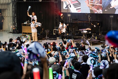 「情熱大陸」をセッションするまらしぃとH ZETT M、kors k、drm。（Photo by YUTA ITO）