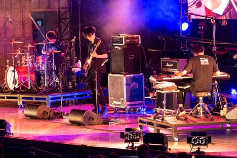 左からゆーまお、堀江晶太（kemu）、まらしぃ。（Photo by YUTA ITO）