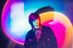 あらきの新たな一面打ち出すFAKE TYPE.提供曲「A New Voice」MV公開