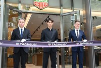 テープカットセレモニーの様子。