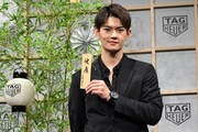M!LK佐野勇斗“大切な時間”の使い道は「ファンとの交流」タグ・ホイヤーイベントで達筆披露も