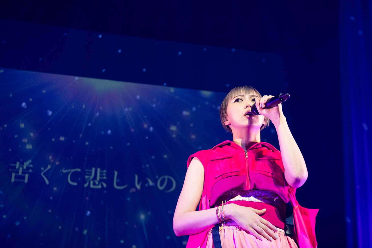 安本彩花
