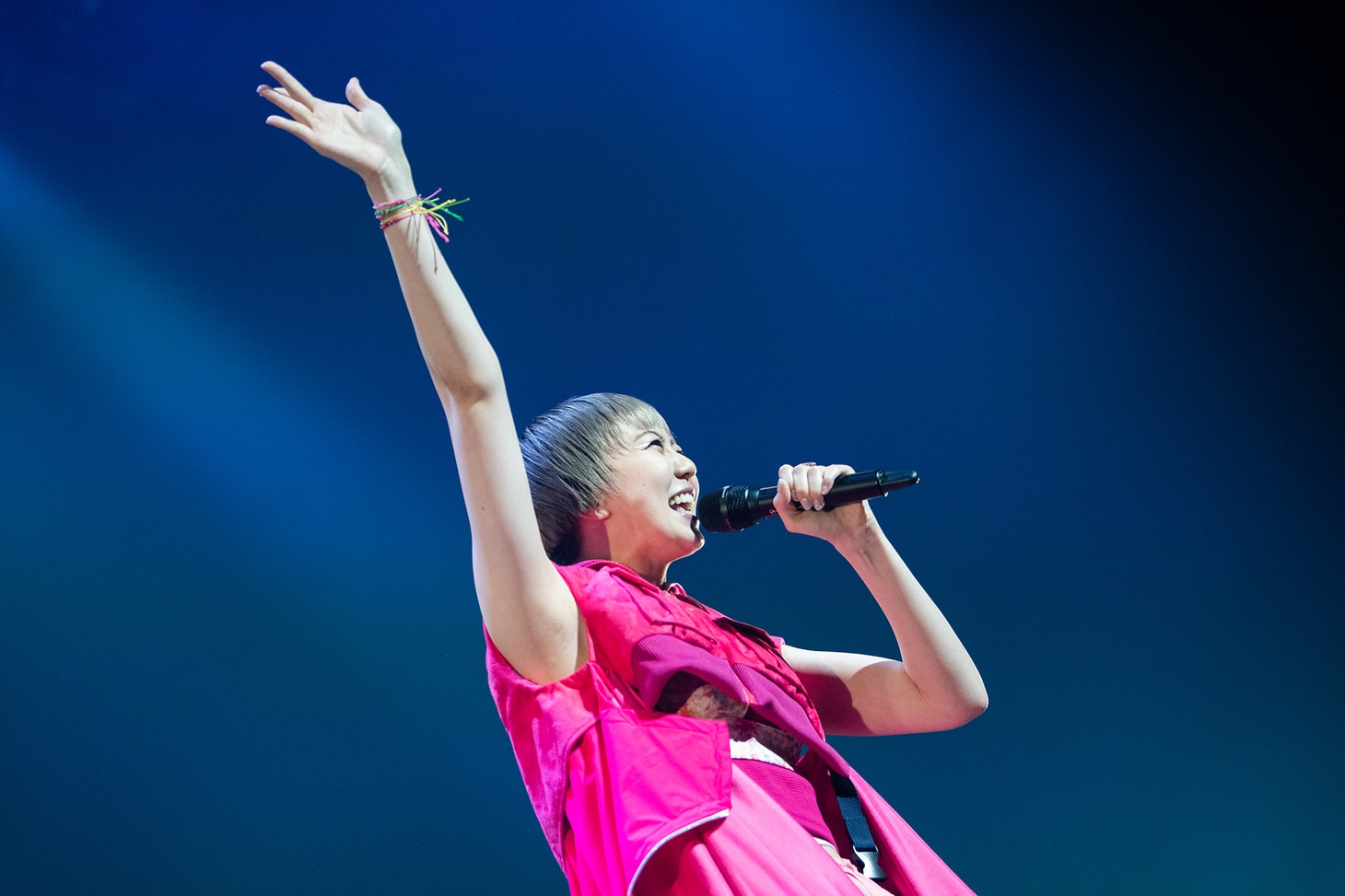 安本彩花