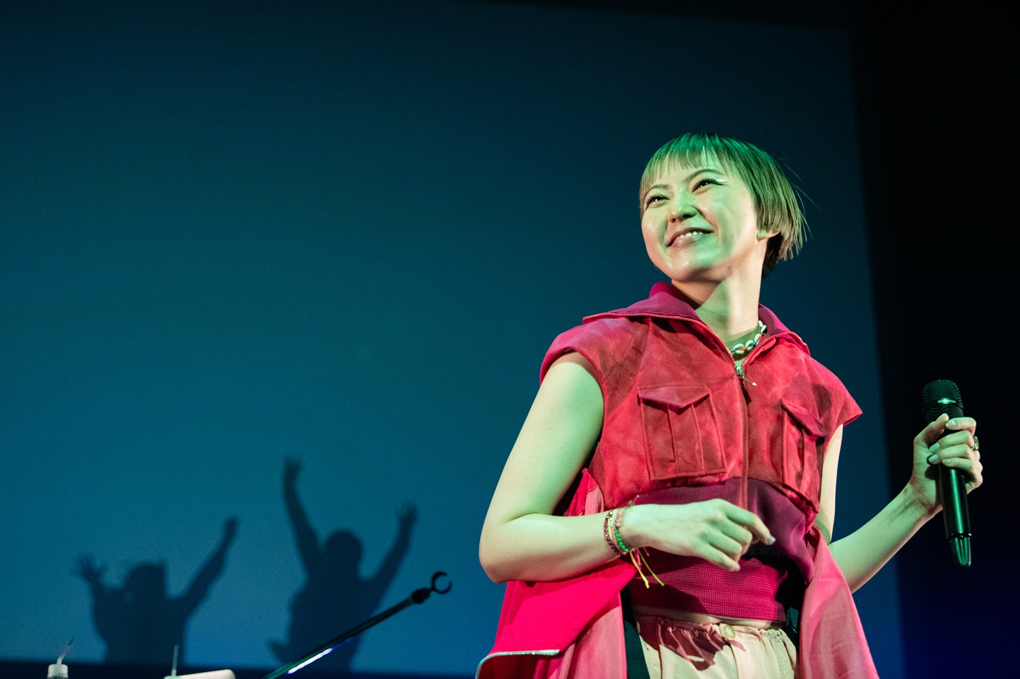 安本彩花