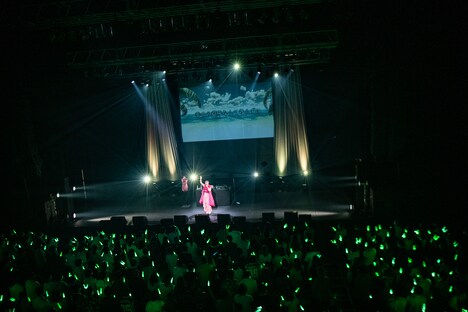 安本彩花生誕ソロライブ「歌って踊って歌謡show!!!安安」の様子。