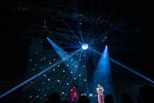 ミラーボウルと安本彩花。