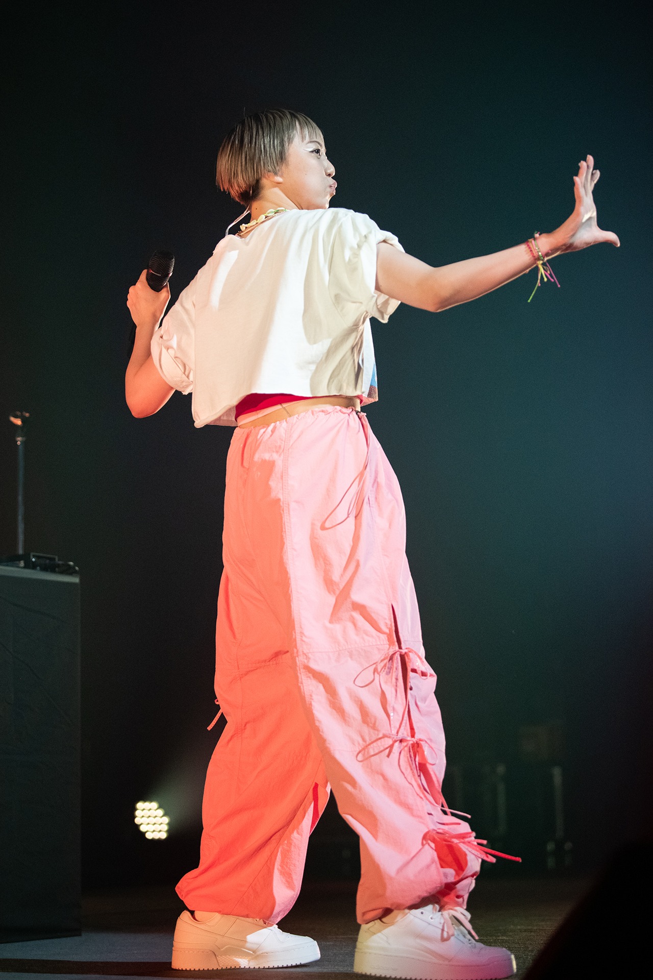 安本彩花