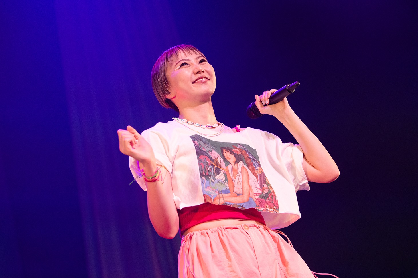 安本彩花
