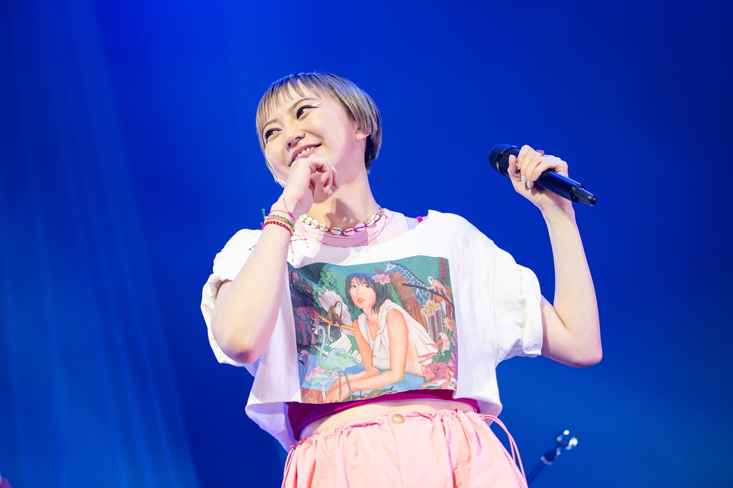 安本彩花