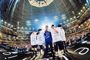 Novelbright「Novelbright LIVE tour 2022 Hope Assort tour～『路上ライブから武道館へ』的なよくある目標を実現させちゃうツアー～」東京・日本武道館公演の様子。（Photo by KEIKO TANABE）