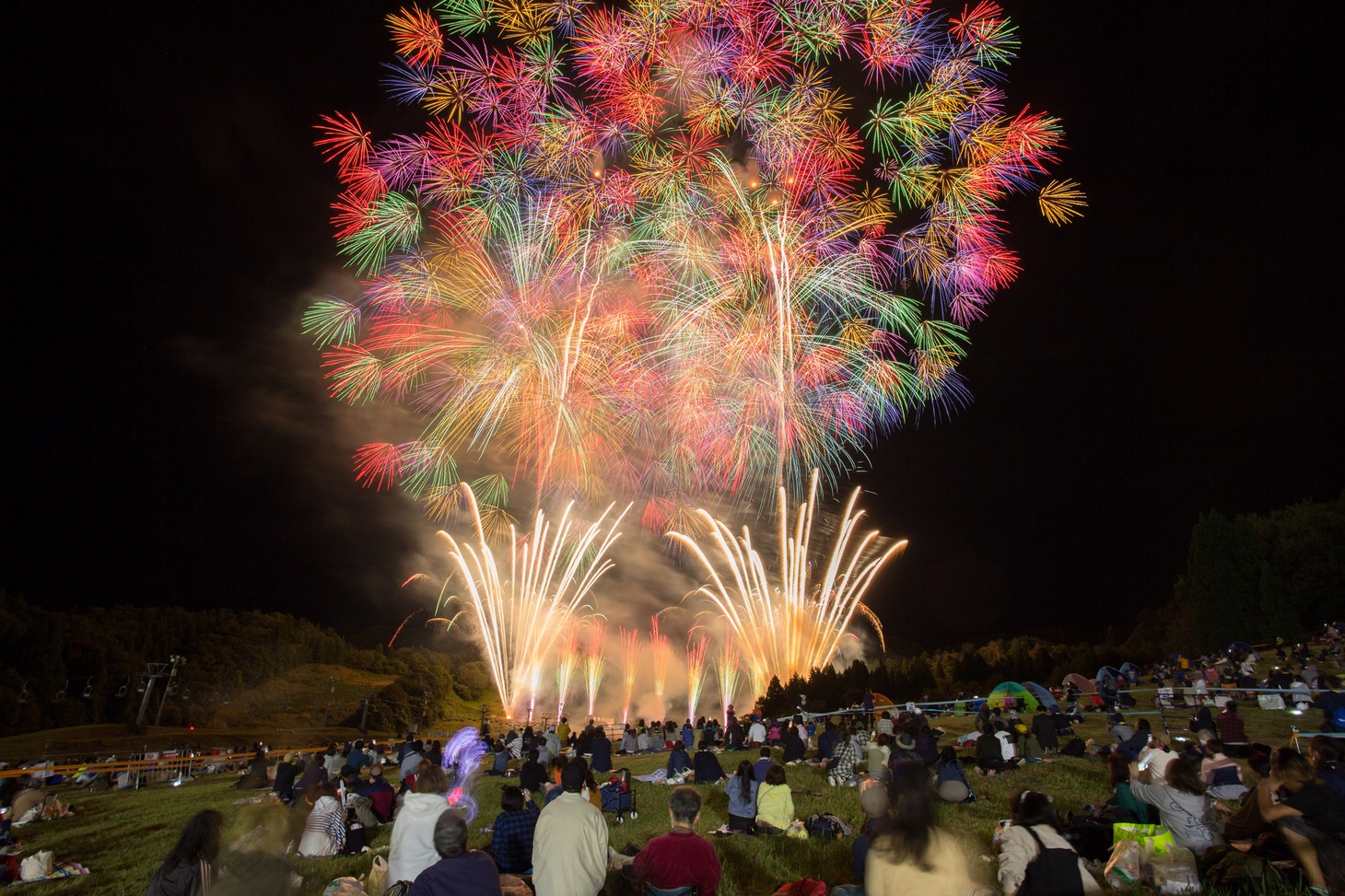 「長岡 米百俵フェス ～花火と食と音楽と～」の様子。