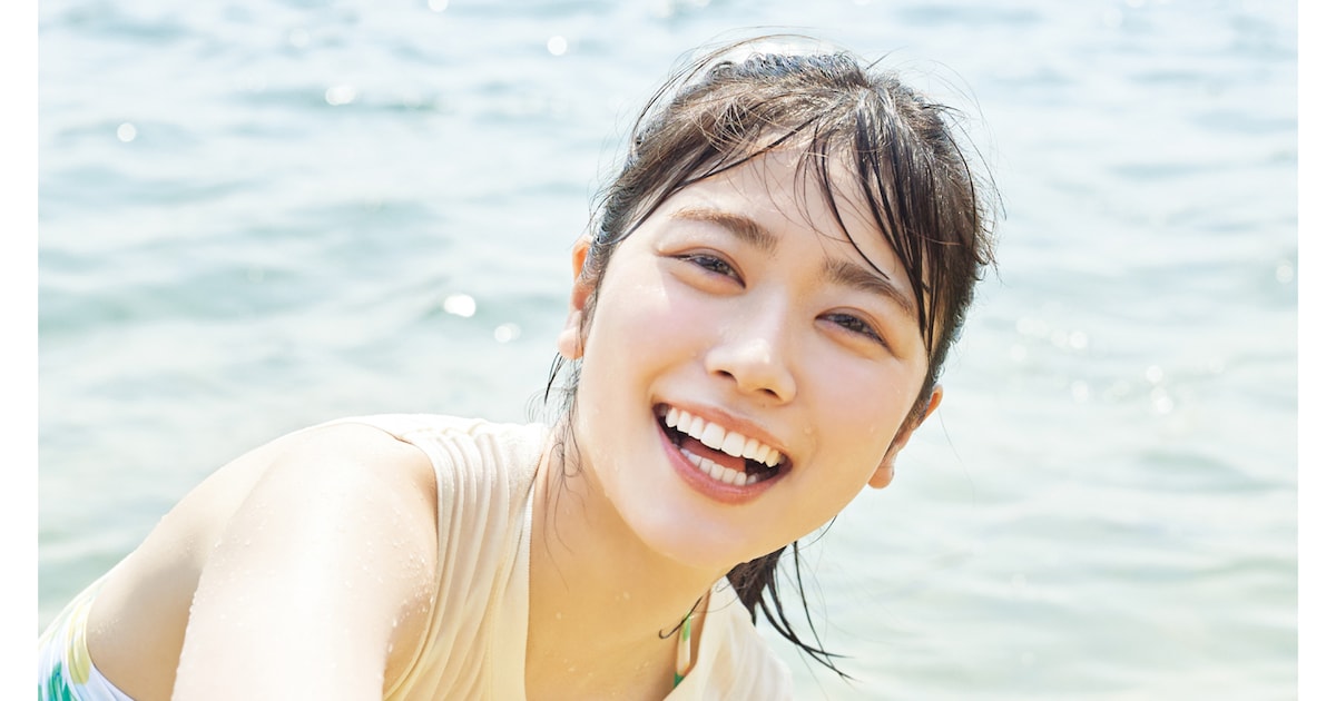 日向坂46丹生明里1st写真集の裏表紙4種公開、秋元康の帯コメントも 