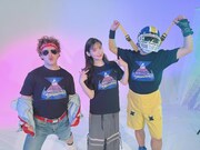 シンセウェイブTシャツを着たザ・リーサルウェポンズと上坂すみれ。
