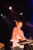 やすだちひろ（Vo / Klang Ruler）（Photo by Momo Angela）