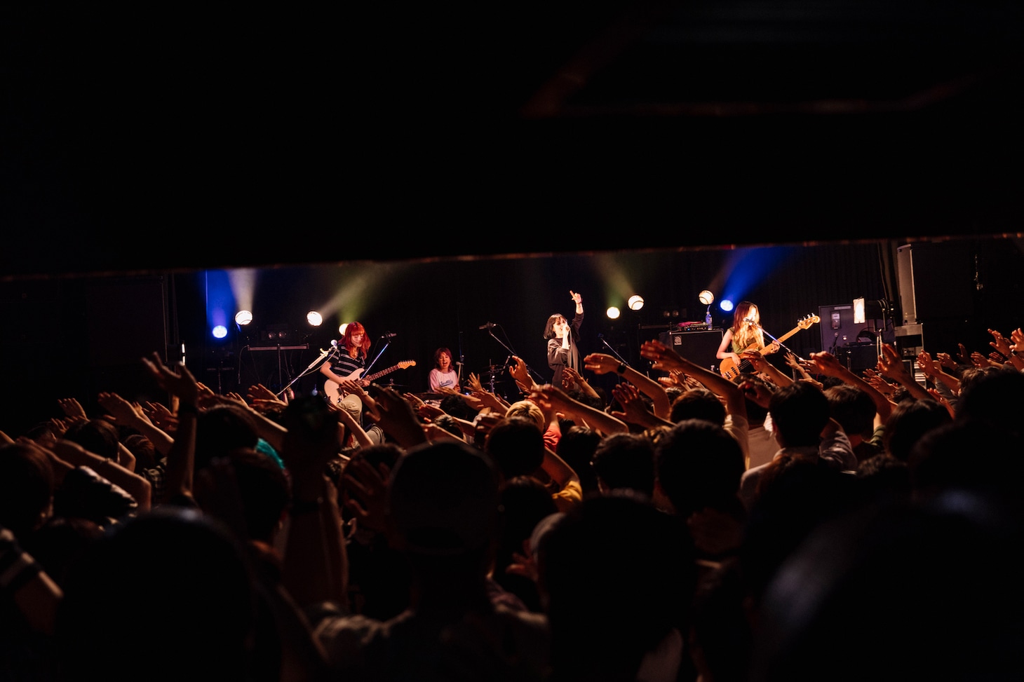 「Dancing Room 002」より、Chilli Beans.のステージの様子。（Photo by Momo Angela）