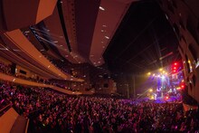 寺島拓篤「10th ANNIVERSARY TAKUMA TERASHIMA LIVE 2022 EX STAGE -LAYERING- side EAST」の様子。