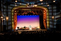 「細野晴臣 大阪中之島公演 2022」より、ゆりやんレトリィバァのステージの様子。（撮影：ハヤシマコ）