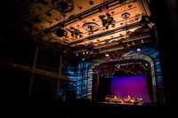 「細野晴臣 大阪中之島公演 2022」より、ジム・オルーク×石橋英子のステージの様子。（撮影：ハヤシマコ）