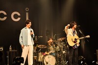 松下洸平、wacciの橋口洋平（Vo, G）。