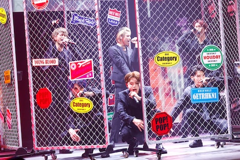 「Category」のパフォーマンスの様子。（撮影：笹森健一）