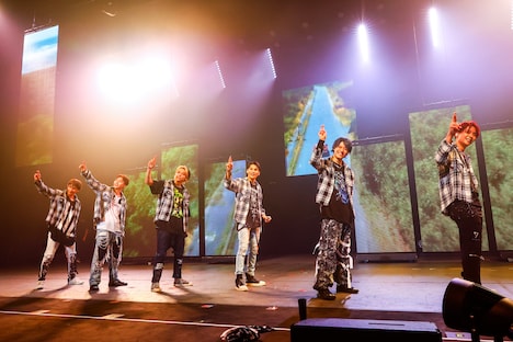 「LUCKY」のパフォーマンスの様子。（撮影：笹森健一）