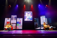 「Video Chat」のパフォーマンスの様子。（撮影：笹森健一）