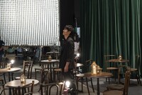 「サッポロ生ビール黒ラベル」のテレビCM「大人エレベーター」シリーズ第40弾のメイキング映像より。