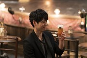「サッポロ生ビール黒ラベル」のテレビCM「大人エレベーター」シリーズ第40弾のメイキング映像より。