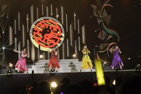 ももいろクローバーZ「MOMOIRO CLOVER Z 6th ALBUM TOUR “祝典”」ファイナル公演の様子。（撮影：上飯坂一）