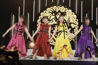 ももいろクローバーZ「MOMOIRO CLOVER Z 6th ALBUM TOUR “祝典”」ファイナル公演の様子。（撮影：上飯坂一）