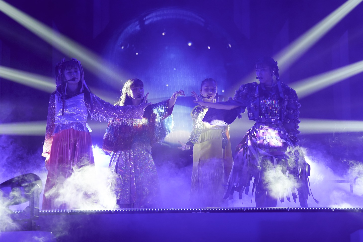 ももいろクローバーZ「MOMOIRO CLOVER Z 6th ALBUM TOUR “祝典”」ファイナル公演の様子。（撮影：上飯坂一）
