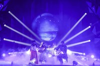 ももいろクローバーZ「MOMOIRO CLOVER Z 6th ALBUM TOUR “祝典”」ファイナル公演の様子。（撮影：小境勝巳）