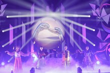 ももいろクローバーZ「MOMOIRO CLOVER Z 6th ALBUM TOUR “祝典”」ファイナル公演の様子。（撮影：小境勝巳）