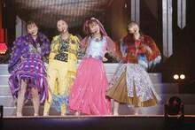 ももいろクローバーZ「MOMOIRO CLOVER Z 6th ALBUM TOUR “祝典”」ファイナル公演の様子。（撮影：小境勝巳）