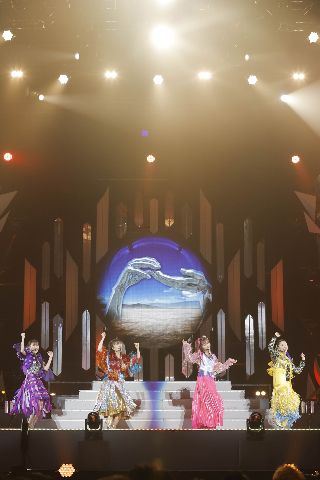 ももいろクローバーZ「MOMOIRO CLOVER Z 6th ALBUM TOUR “祝典”」ファイナル公演の様子。（撮影：小境勝巳）
