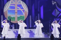 ももいろクローバーZ「MOMOIRO CLOVER Z 6th ALBUM TOUR “祝典”」ファイナル公演の様子。（撮影：小境勝巳）