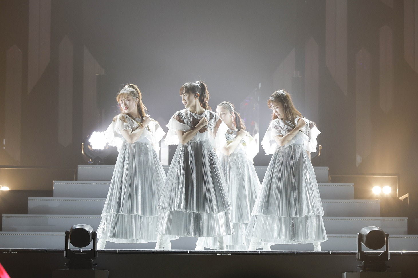 ももいろクローバーZ「MOMOIRO CLOVER Z 6th ALBUM TOUR “祝典”」ファイナル公演の様子。（撮影：小境勝巳）
