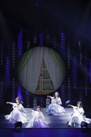 ももいろクローバーZ「MOMOIRO CLOVER Z 6th ALBUM TOUR “祝典”」ファイナル公演の様子。（撮影：小境勝巳）